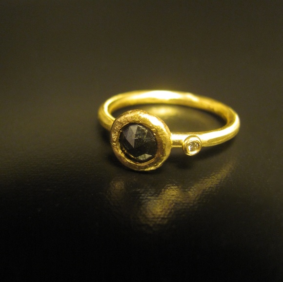 Gold diamond ring. - Picture 3 of 8